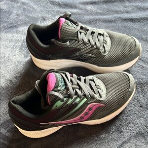 Saucony Cohesion Women's Black and Pink Athletic Shoes 8.5 D (WIDE)